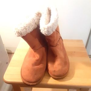 So, Women's Winter Boots, Moccasins GUC